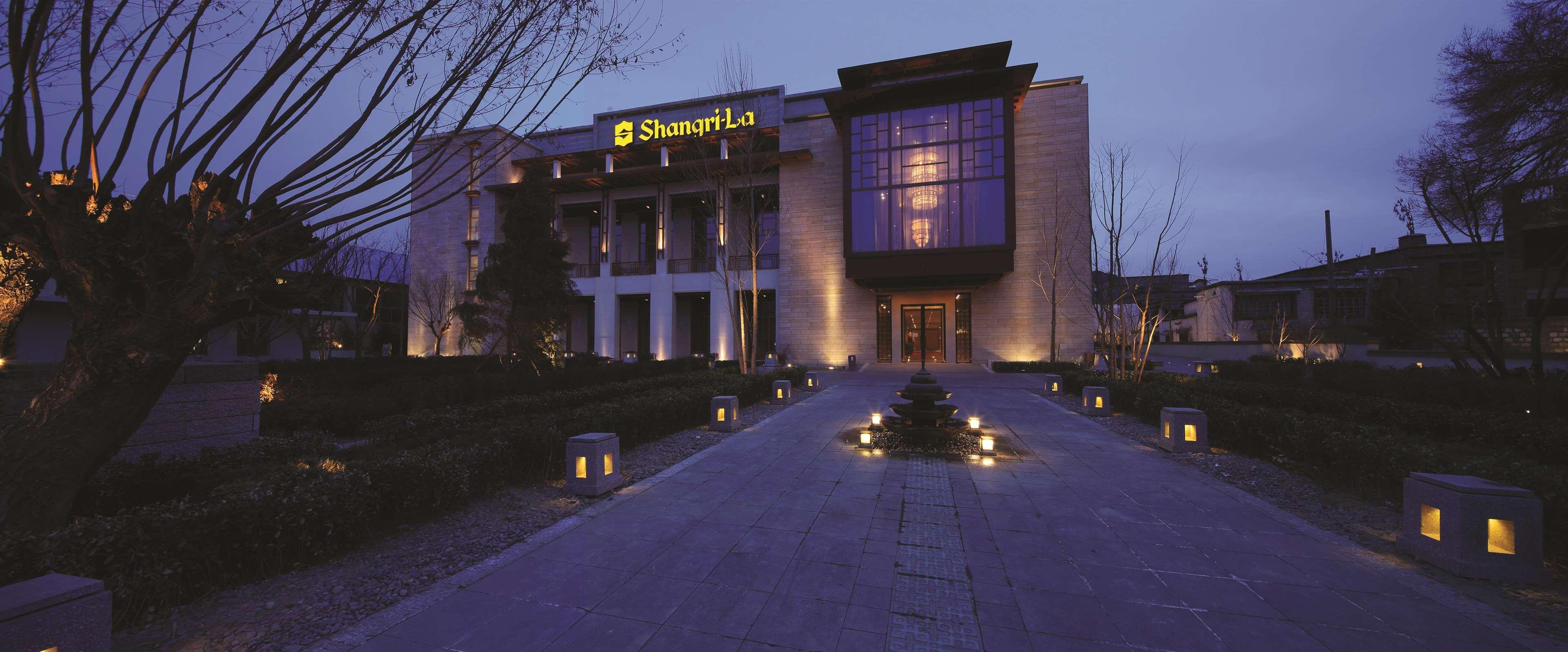Shangri-La Лхаса Экстерьер фото